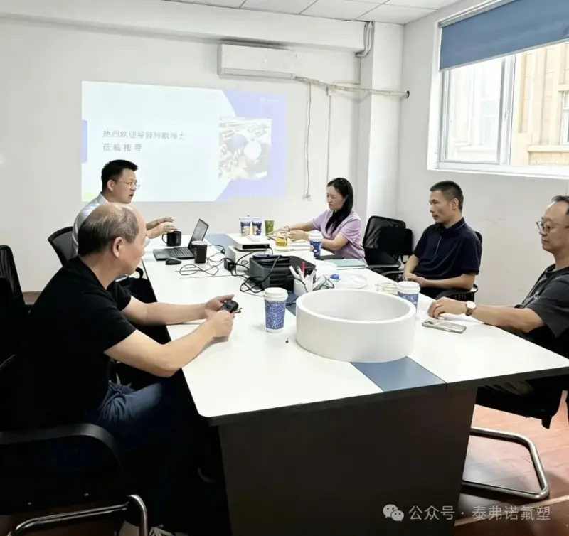 Dr. Zhong Mo, bývalý generální ředitel Bosch Rexroth Peking, navštěvuje Taifno