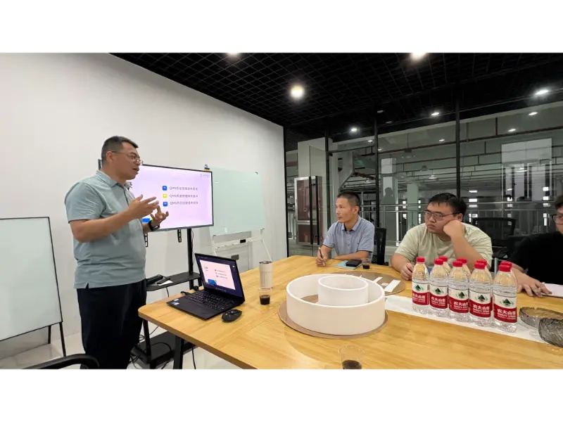 Du Hang, Person-in-Charge of POM project, presents TAIFNO’s product and quality system introduction.